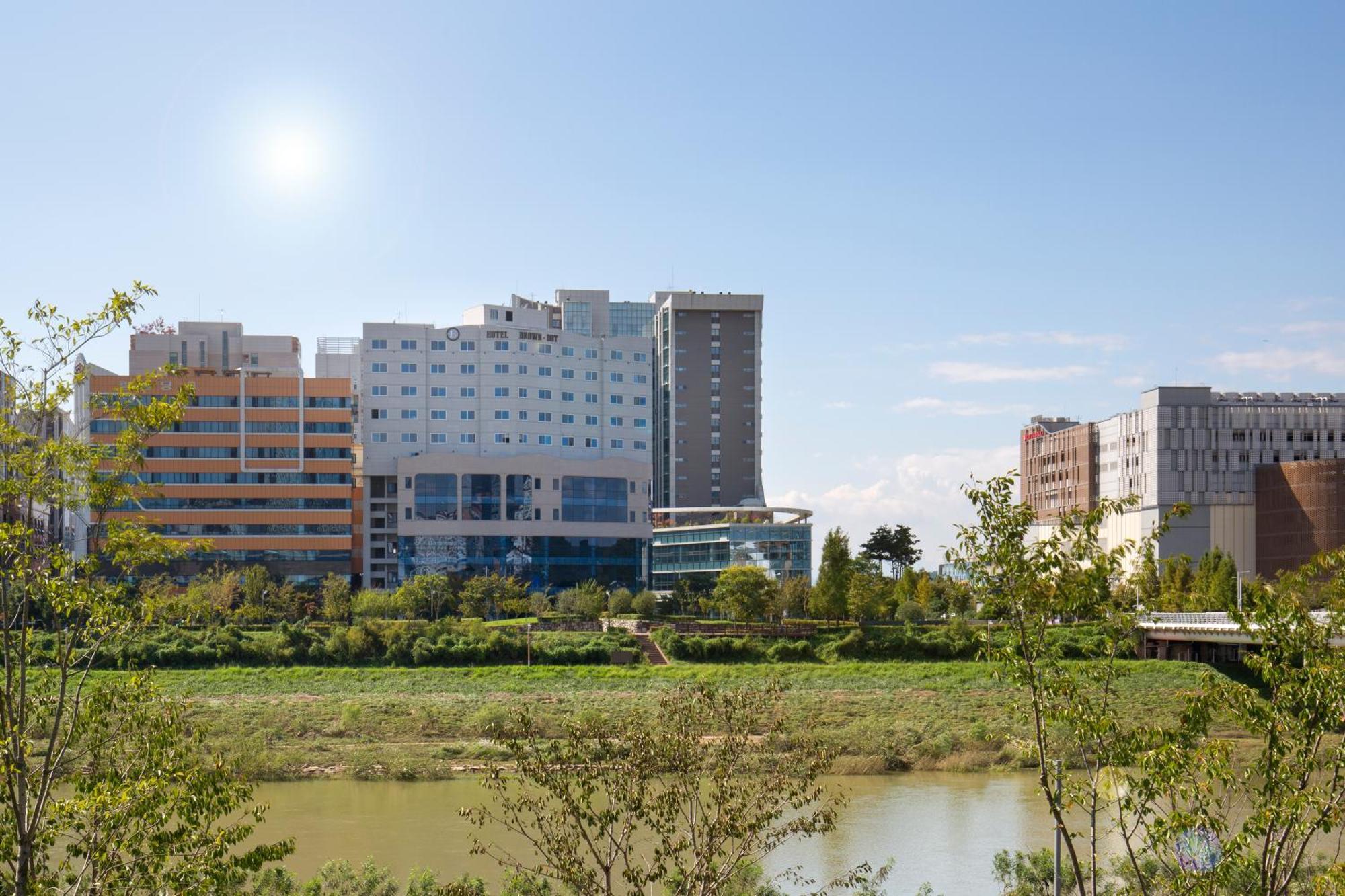 Brown Dot Hotel Jinju Exterior photo